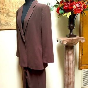 BEAUTIFUL BROWN PANT SUIT, 14 , fully lined both jacket and pants, very stylish